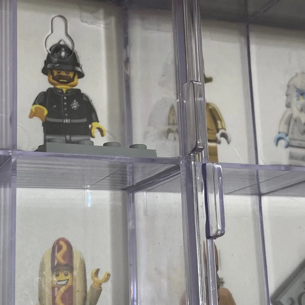 LEGO Minifigure Display Case Stackable 16 Figure Showcase Yellow Clear 40660601